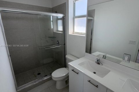 Touwnhouse à louer à Miami, Floride: 3 chambres, 127.55 m2 № 2269677 - photo 10