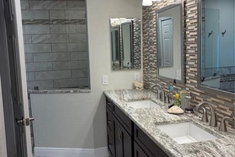 House in Bradenton, Florida 3 bedrooms, 235.97 sq.m. № 2306316 - photo 27
