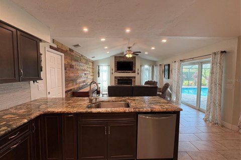 House in Bradenton, Florida 3 bedrooms, 235.97 sq.m. № 2306316 - photo 5