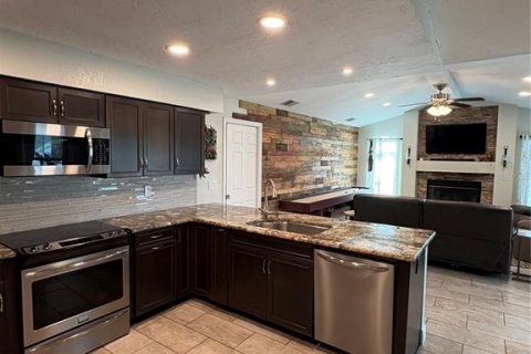 House in Bradenton, Florida 3 bedrooms, 235.97 sq.m. № 2306316 - photo 6