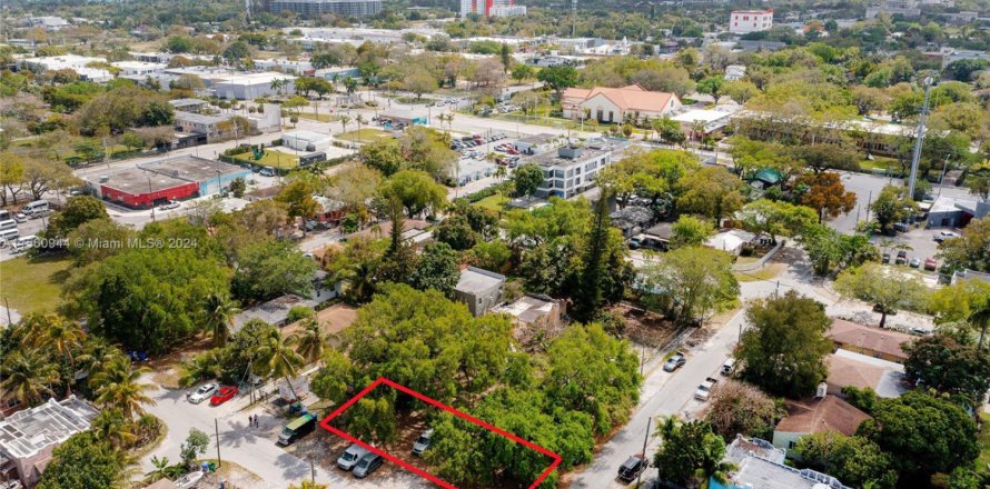 Commercial property in Miami, Florida № 1867703