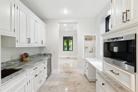 House in Tampa, Florida 5 bedrooms, 634.8 sq.m. № 2221877 - photo 22