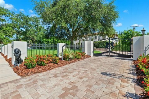 House in Tampa, Florida 5 bedrooms, 634.8 sq.m. № 2221877 - photo 3