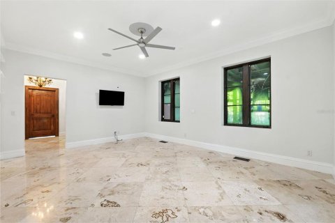 House in Tampa, Florida 5 bedrooms, 634.8 sq.m. № 2221877 - photo 23