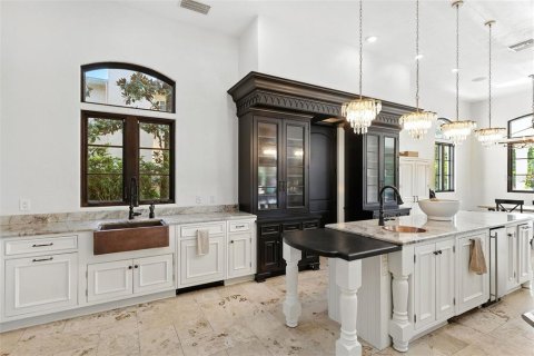House in Tampa, Florida 5 bedrooms, 634.8 sq.m. № 2221877 - photo 18