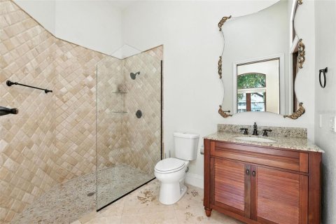 House in Tampa, Florida 5 bedrooms, 634.8 sq.m. № 2221877 - photo 27
