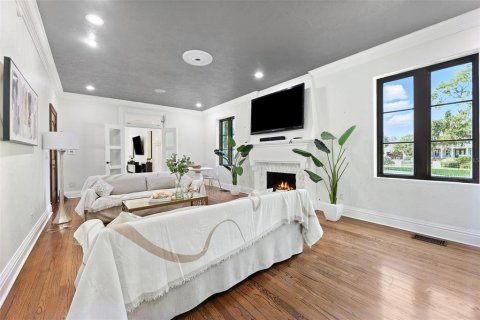 House in Tampa, Florida 5 bedrooms, 634.8 sq.m. № 2221877 - photo 10