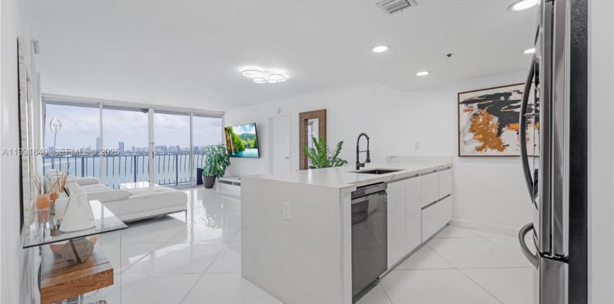 Condo à North Bay Village, Floride, 2 chambres  № 2034581