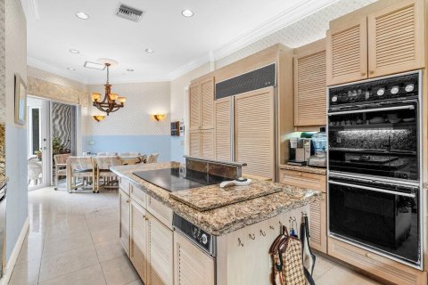 House in Wellington, Florida 5 bedrooms, 488.39 sq.m. № 2175364 - photo 15