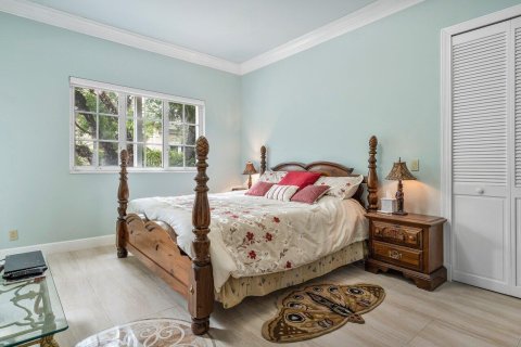 House in Wellington, Florida 5 bedrooms, 488.39 sq.m. № 2175364 - photo 19