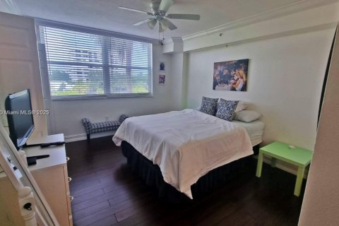 Copropriété à louer à Highland Beach, Floride: 2 chambres, 114.27 m2 № 1862043 - photo 12