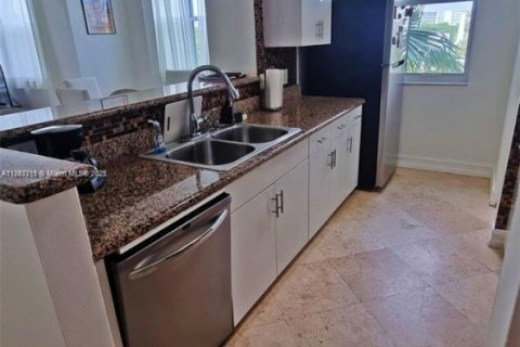 Copropriété à louer à Highland Beach, Floride: 2 chambres, 114.27 m2 № 1862043 - photo 6