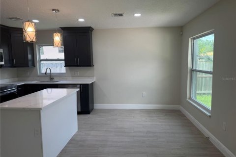 House in Orlando, Florida 4 bedrooms, 138.15 sq.m. № 1878205 - photo 6