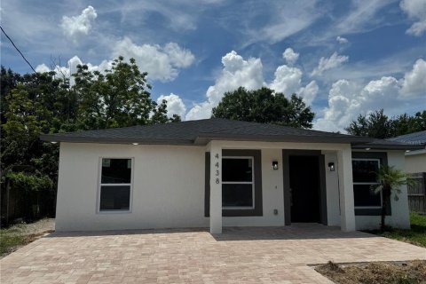 House in Orlando, Florida 4 bedrooms, 138.15 sq.m. № 1878205 - photo 1
