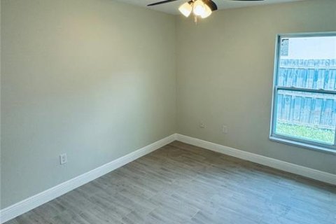 House in Orlando, Florida 4 bedrooms, 138.15 sq.m. № 1878205 - photo 11