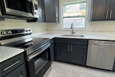 House in Orlando, Florida 4 bedrooms, 138.15 sq.m. № 1878205 - photo 5