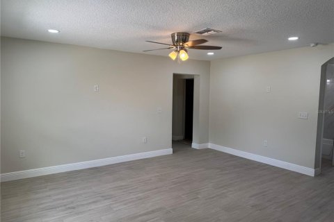 House in Orlando, Florida 4 bedrooms, 138.15 sq.m. № 1878205 - photo 7
