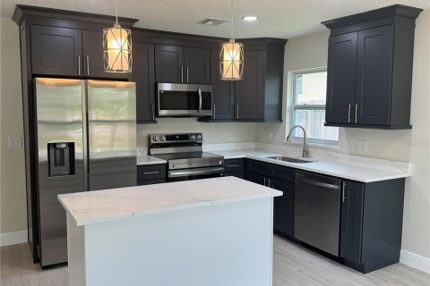 House in Orlando, Florida 4 bedrooms, 138.15 sq.m. № 1878205 - photo 3