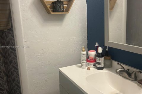 Copropriété à louer à Hialeah, Floride: 1 chambre, 65.03 m2 № 2001182 - photo 12