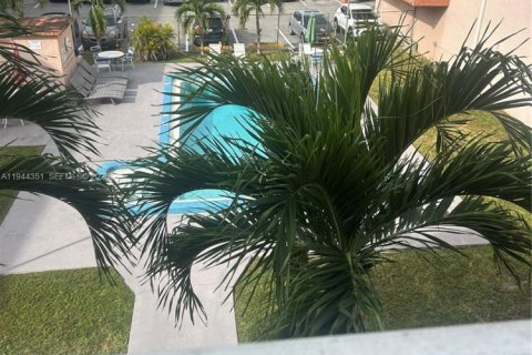 Condo à Hialeah, Floride, 1 chambre  № 2001182