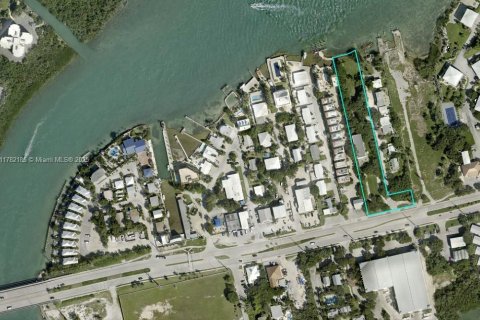 House in Marathon, Florida 14 bedrooms № 1698808 - photo 18