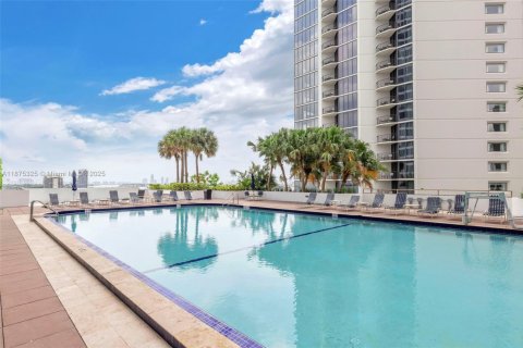 Condo in Miami, Florida, 1 bedroom № 2053922 - photo 23