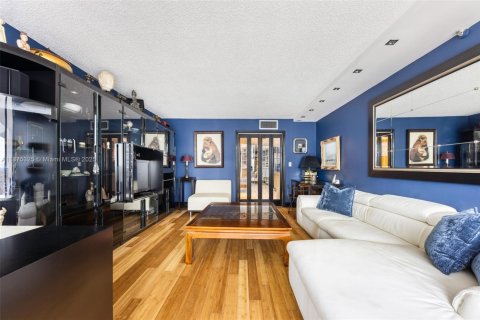 Condo in Miami, Florida, 1 bedroom № 2053922 - photo 10