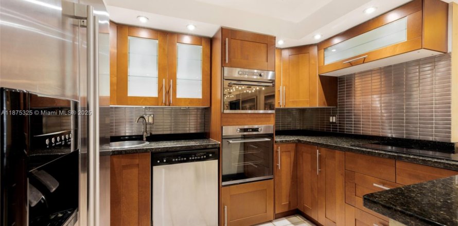 Condo in Miami, Florida, 1 bedroom № 2053922