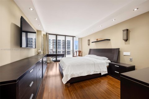 Condo in Miami, Florida, 1 bedroom № 2053922 - photo 14