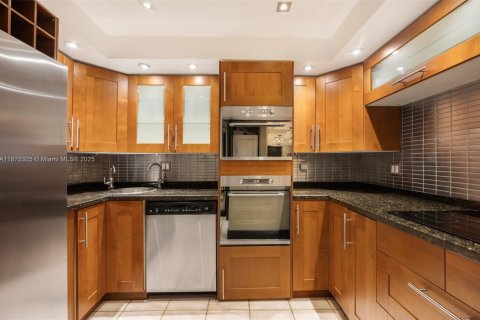 Condo in Miami, Florida, 1 bedroom № 2053922 - photo 3