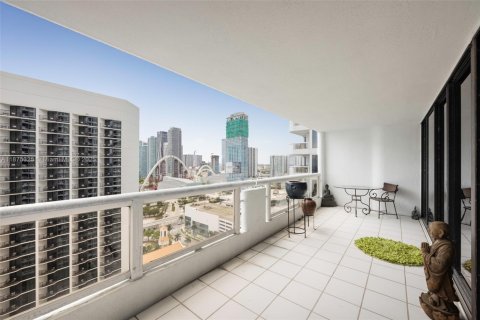 Condo in Miami, Florida, 1 bedroom № 2053922 - photo 22