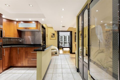Condo in Miami, Florida, 1 bedroom № 2053922 - photo 4
