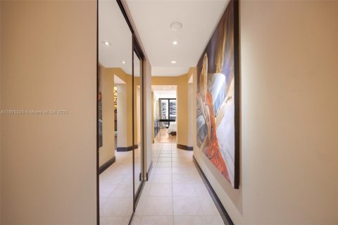 Condo in Miami, Florida, 1 bedroom № 2053922 - photo 13