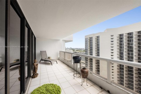 Condo in Miami, Florida, 1 bedroom № 2053922 - photo 21