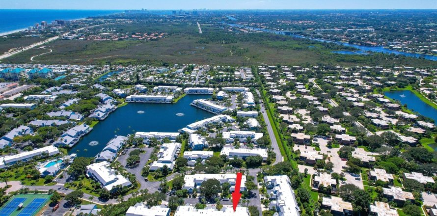 Townhouse in Jupiter, Florida 2 bedrooms, 132.94 sq.m. № 970554
