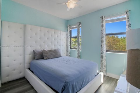 House in Homestead, Florida 4 bedrooms, 224.82 sq.m. № 1880157 - photo 22