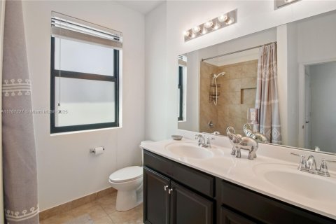 House in Homestead, Florida 4 bedrooms, 224.82 sq.m. № 1880157 - photo 20