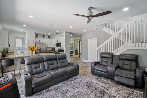 House in Homestead, Florida 4 bedrooms, 224.82 sq.m. № 1880157 - photo 12