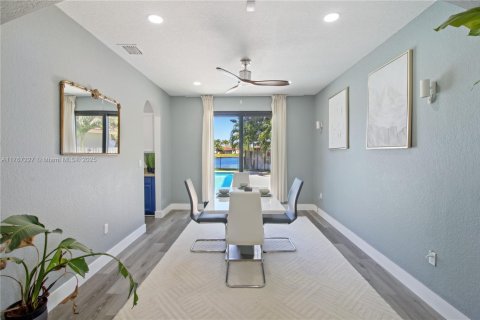 House in Homestead, Florida 4 bedrooms, 224.82 sq.m. № 1880157 - photo 16