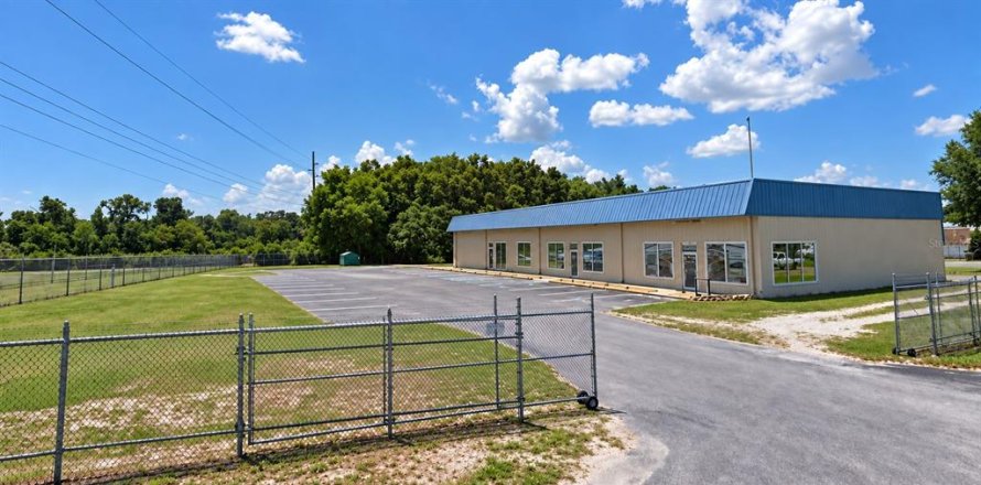 Immobilier commercial à Ocala, Floride 752.51 m2 № 2406439