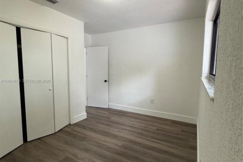 Commercial property in Miami, Florida 208.66 sq.m. № 2382777 - photo 17
