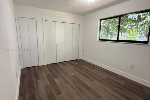Commercial property in Miami, Florida 208.66 sq.m. № 2382777 - photo 20