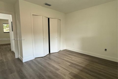 Commercial property in Miami, Florida 208.66 sq.m. № 2382777 - photo 16