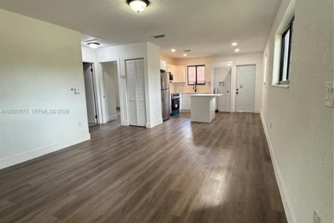 Commercial property in Miami, Florida 208.66 sq.m. № 2382777 - photo 14
