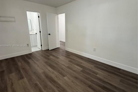 Commercial property in Miami, Florida 208.66 sq.m. № 2382777 - photo 21