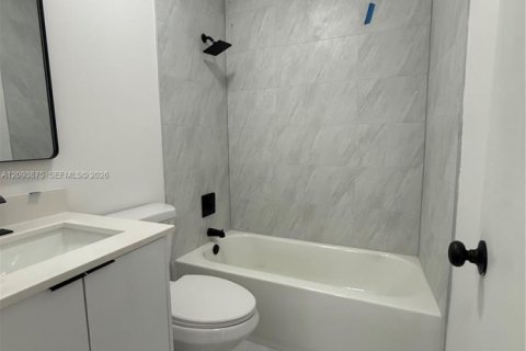 Commercial property in Miami, Florida 208.66 sq.m. № 2382777 - photo 10