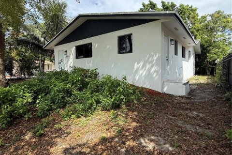 Commercial property in Miami, Florida 208.66 sq.m. № 2382777 - photo 6