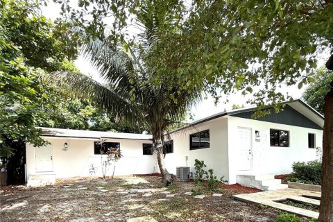 Commercial property in Miami, Florida 208.66 sq.m. № 2382777