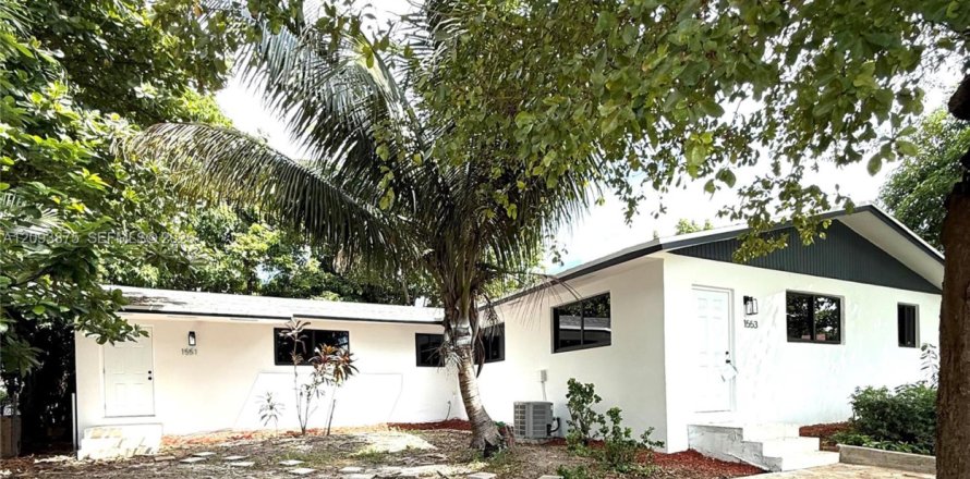 Commercial property in Miami, Florida 208.66 sq.m. № 2382777