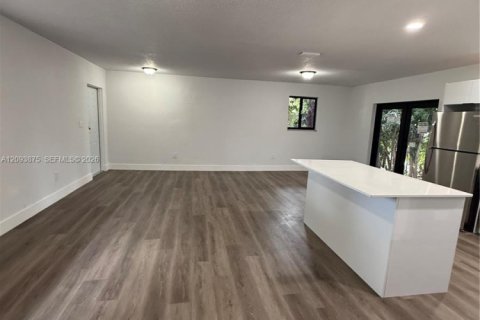 Commercial property in Miami, Florida 208.66 sq.m. № 2382777 - photo 25